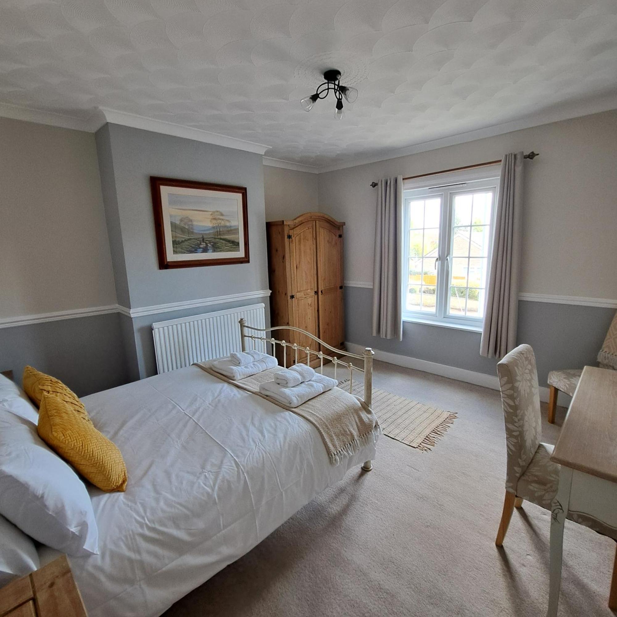 Generous 3 Bed In The Heart Of The Village Huntingdon Exterior photo