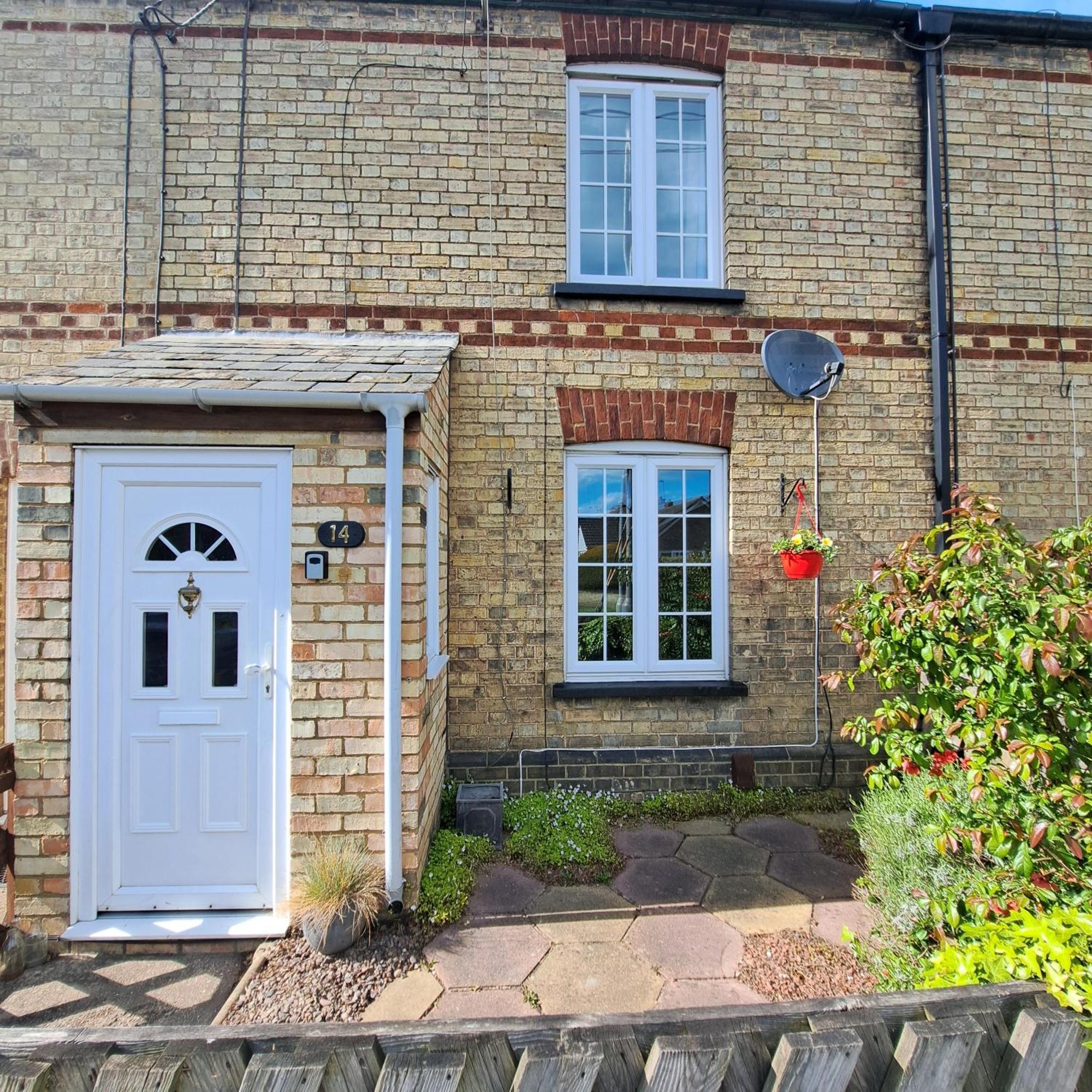 Generous 3 Bed In The Heart Of The Village Huntingdon Exterior photo