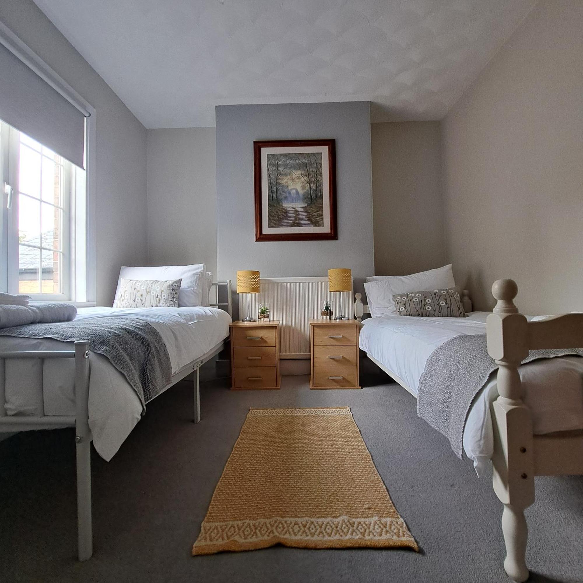 Generous 3 Bed In The Heart Of The Village Huntingdon Exterior photo