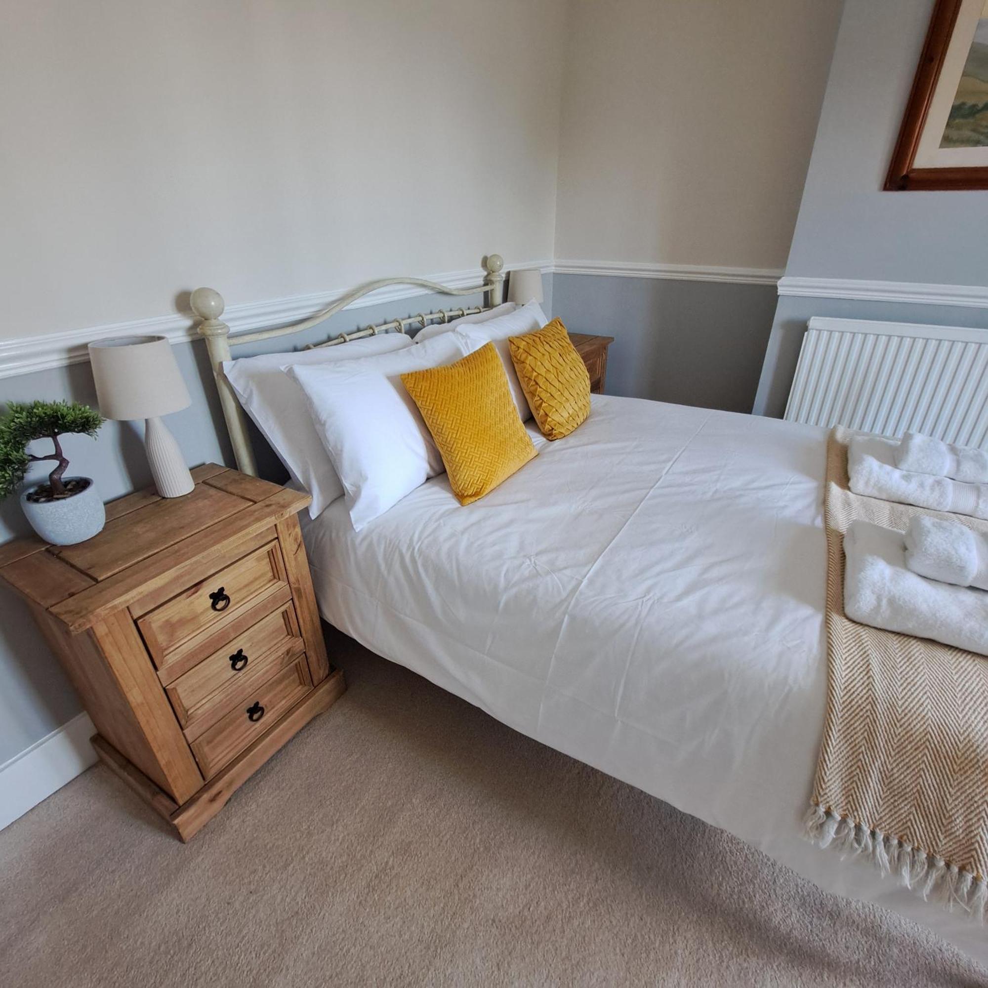 Generous 3 Bed In The Heart Of The Village Huntingdon Exterior photo