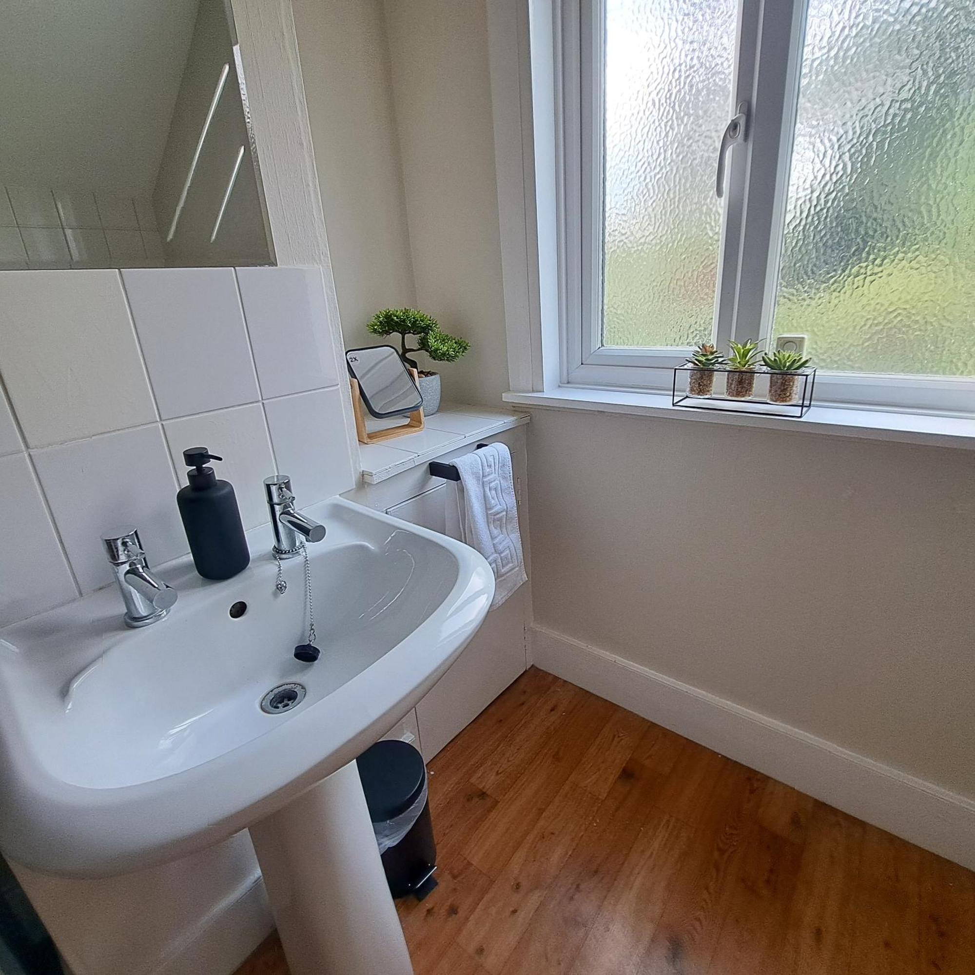 Generous 3 Bed In The Heart Of The Village Huntingdon Exterior photo