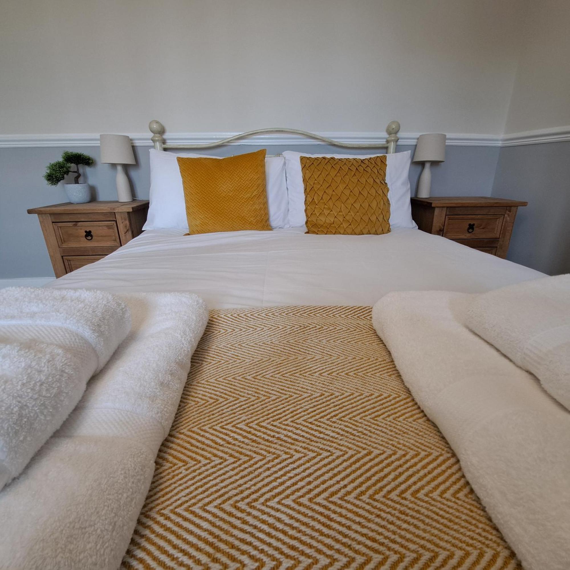 Generous 3 Bed In The Heart Of The Village Huntingdon Exterior photo